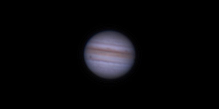 Der Planet Jupiter. Man erkennt die verschiedenen Streifen, die die Wolken der dichten Atmosphäre bilden.