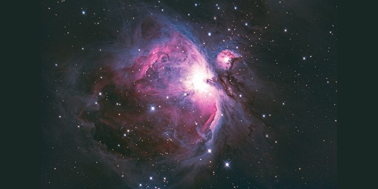 Die fünfte und bislang letzte Aufnahme vom Orion-Nebel. Die umfangreichen Nebelstrukturen sind sehr deutlich zu sehen und die unterschiedlichen Farben geben dem Foto fast einen dreidimensionalen Touch.