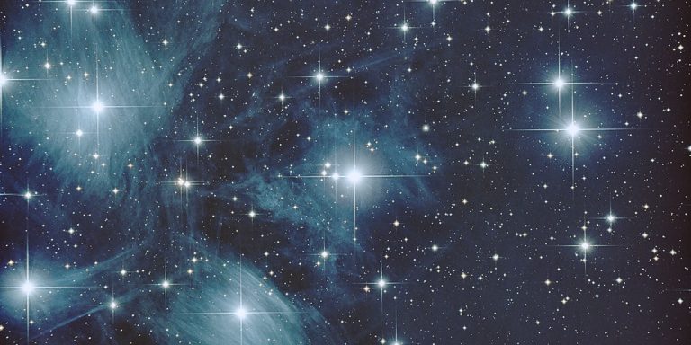 Ein Schnappschuss von den Plajaden. Sie sind zwar nicht ganz mittig auf dem Bild, aber die blauen Reflexionsnebel sind gut zu sehen und geben dem Bild die typische mystische Note.