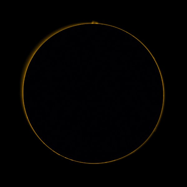 Die Korona der Sonne als Kreis. Die eigentliche Sonne ist schwarz abgedeckt.